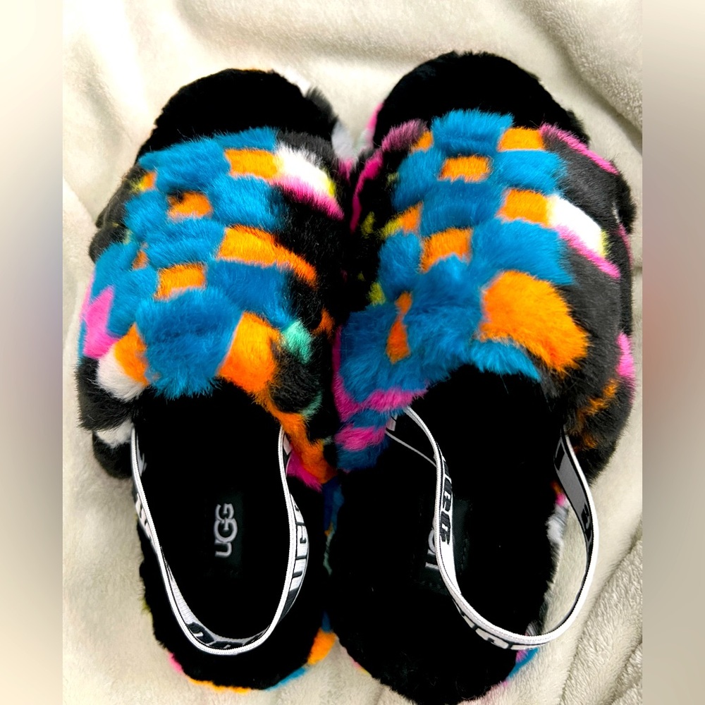 UGG K FLUFF YEAH SLIDE CHECKS Size 3. New with Box